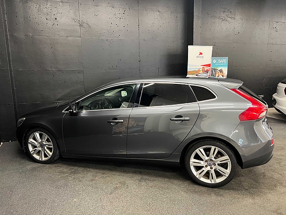 Volvo V40 9 of 30