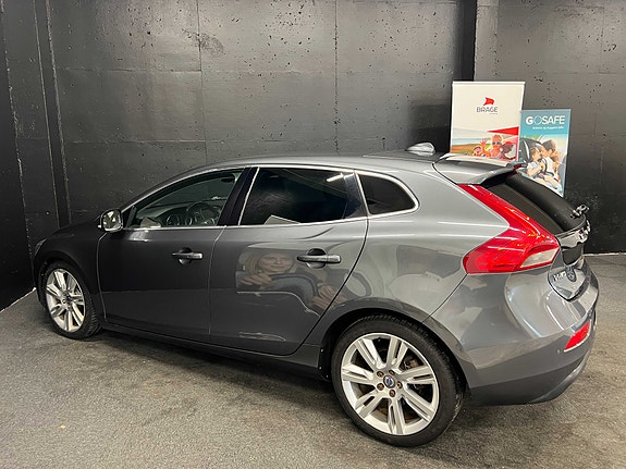 Volvo V40 8 of 30