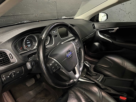 Volvo V40 10 of 30