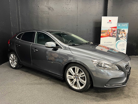 Volvo V40 3 of 30