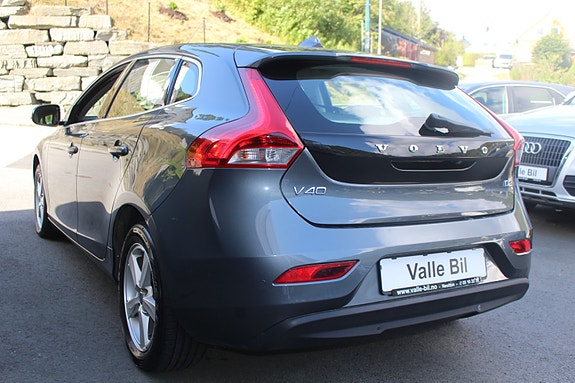 Volvo V40 3 of 13