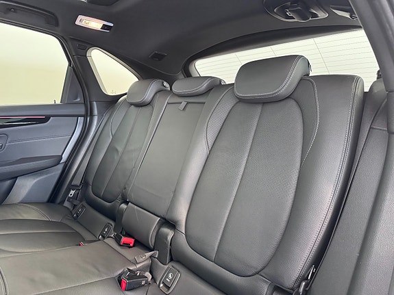 BMW 225xe 22 of 30