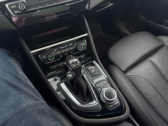 BMW 225xe 27 of 30