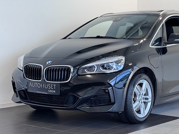 BMW 225xe 2 of 30