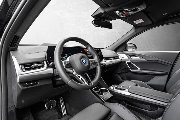 BMW iX2 13 of 30