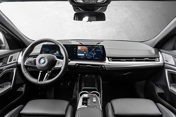 BMW iX2 16 of 30