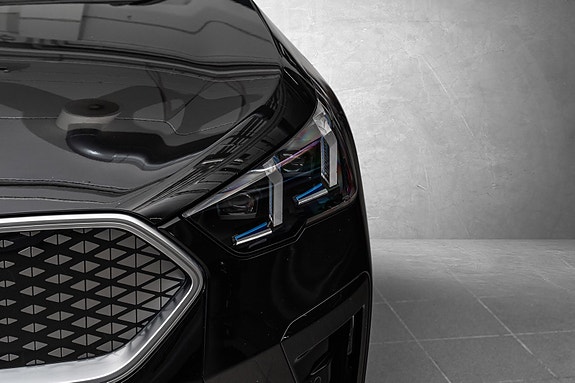 BMW iX2 4 of 30