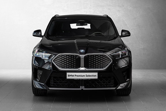 BMW iX2 3 of 30