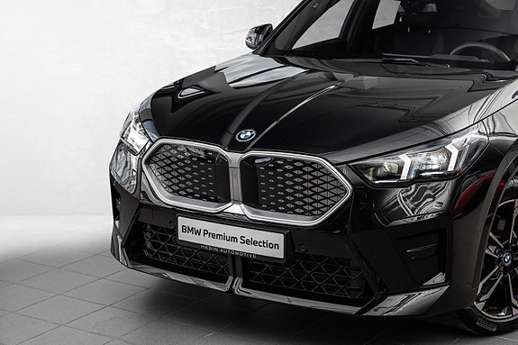 BMW iX2 2 of 30