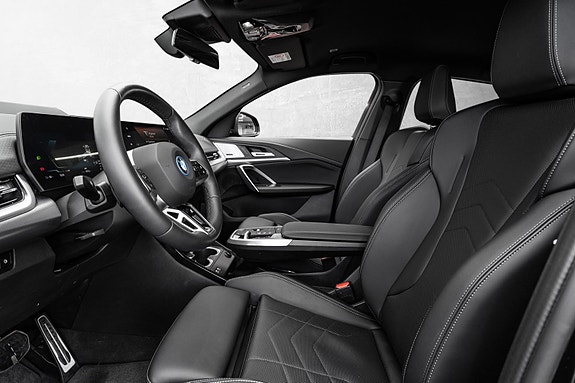 BMW iX2 12 of 30