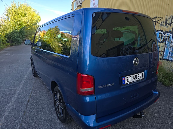 Volkswagen Multivan 24 of 30