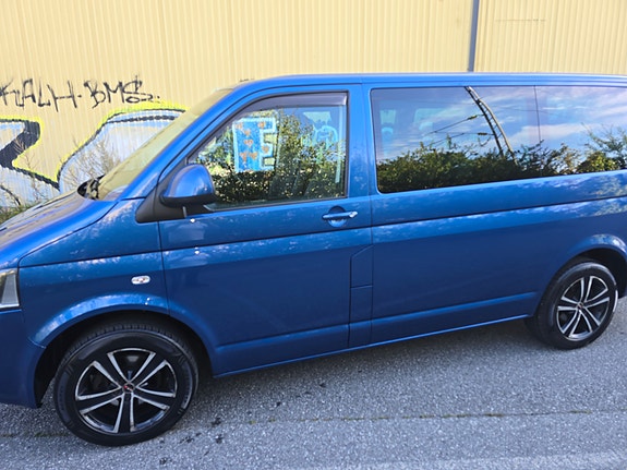 Volkswagen Multivan 4 of 30