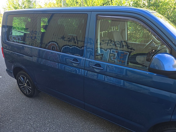 Volkswagen Multivan 15 of 30
