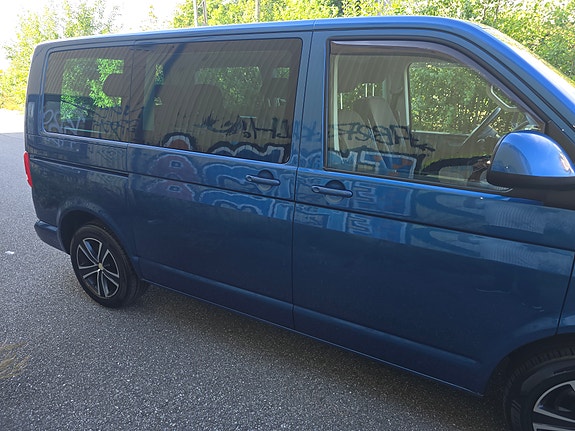Volkswagen Multivan 13 of 30