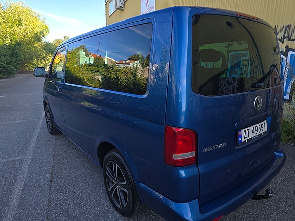 Volkswagen Multivan 7 of 30