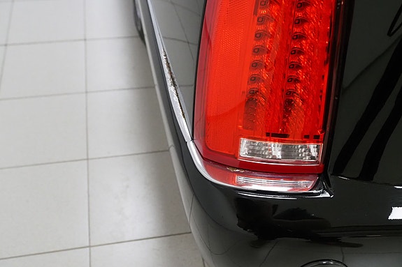 Cadillac DTS 29 of 30
