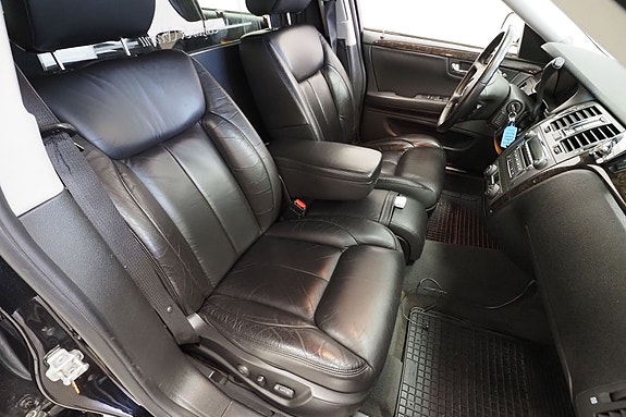 Cadillac DTS 7 of 30