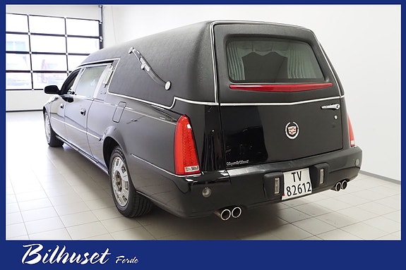 Cadillac DTS 2 of 30