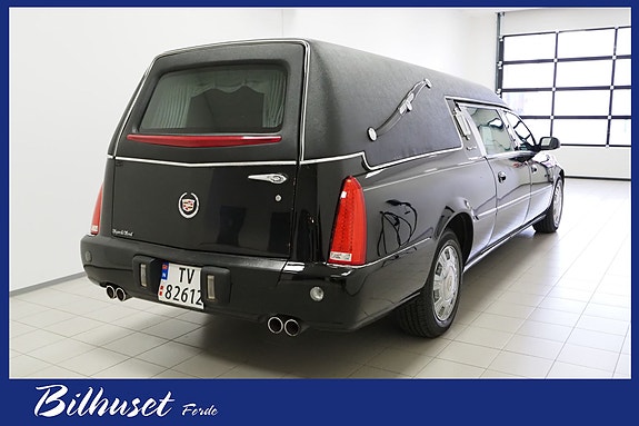 Cadillac DTS 3 of 30