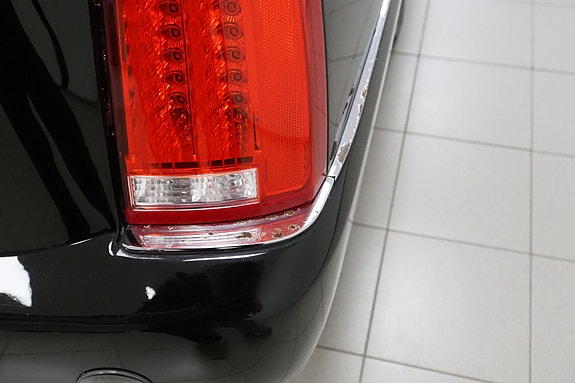Cadillac DTS 28 of 30