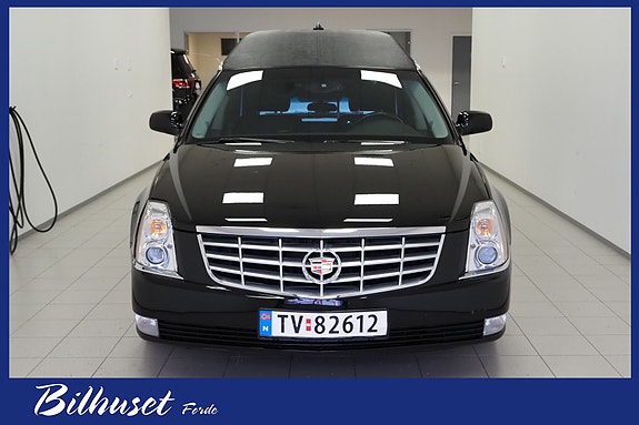 Cadillac DTS 5 of 30