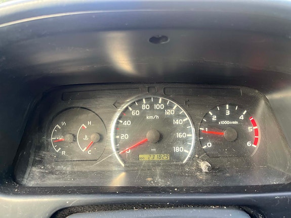 Toyota HiAce 11 of 11