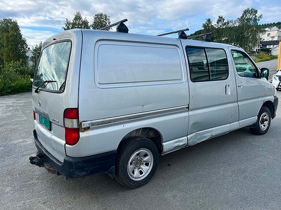Toyota HiAce 3 of 11