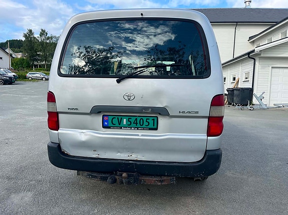 Toyota HiAce 4 of 11