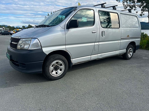 Toyota HiAce 6 of 11