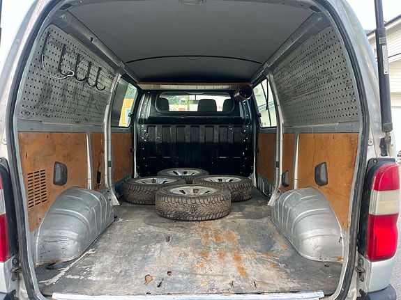 Toyota HiAce 7 of 11