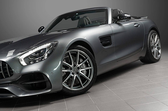 Mercedes-Benz AMG GT Roadster 16 of 30