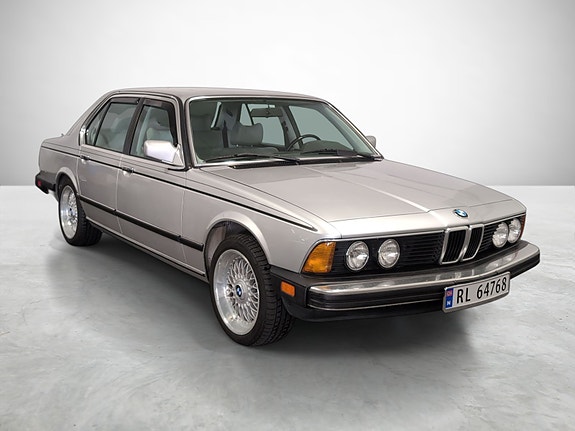 BMW 735i 4 of 30
