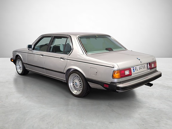 BMW 735i 10 of 30