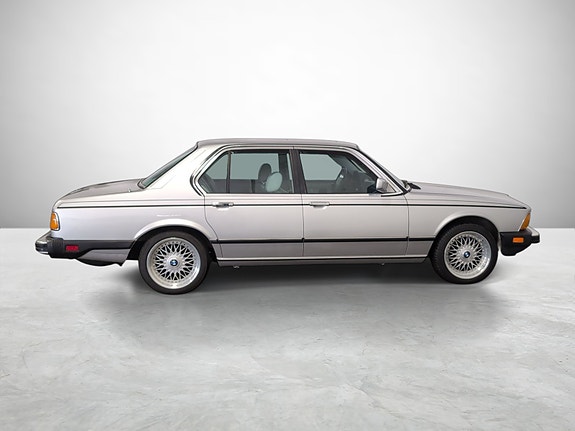 BMW 735i 6 of 30