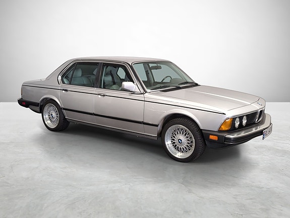 BMW 735i 5 of 30