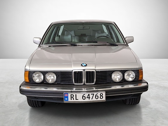 BMW 735i 3 of 30