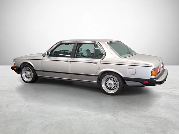 BMW 735i 11 of 30