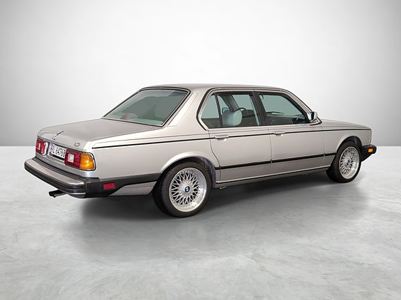 BMW 735i 7 of 30