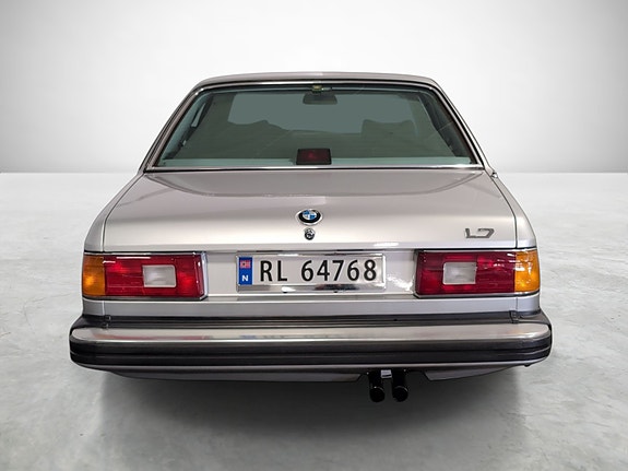 BMW 735i 9 of 30