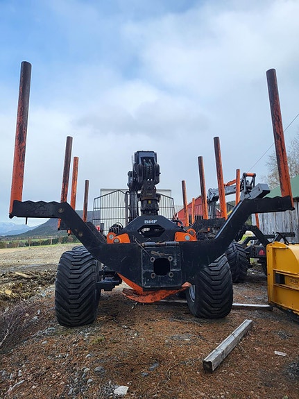 BMF 18T1 pro tonns tømmerhenger med 800 HD kran 3 of 13