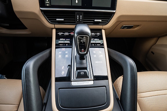 Porsche Cayenne 22 of 30