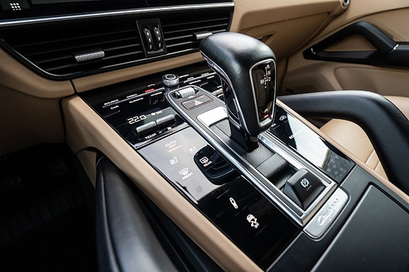 Porsche Cayenne 21 of 30