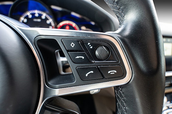 Porsche Cayenne 25 of 30