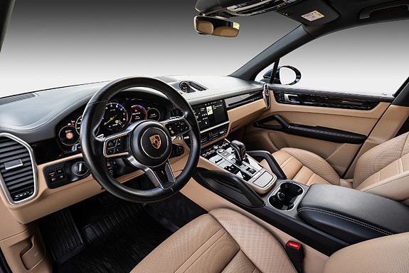 Porsche Cayenne 12 of 30