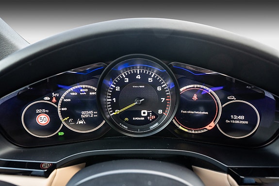 Porsche Cayenne 15 of 30