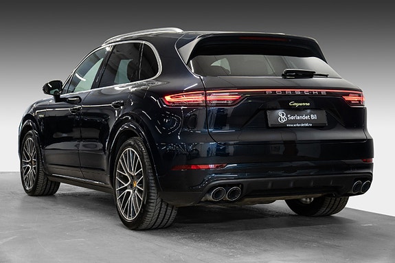 Porsche Cayenne 4 of 30