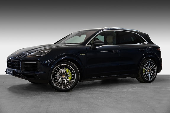 Porsche Cayenne 2 of 30