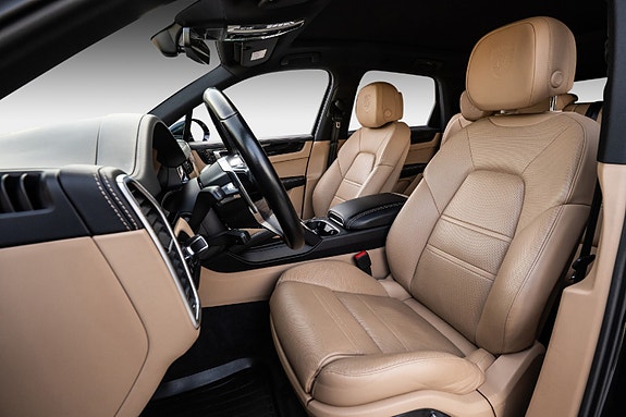 Porsche Cayenne 10 of 30