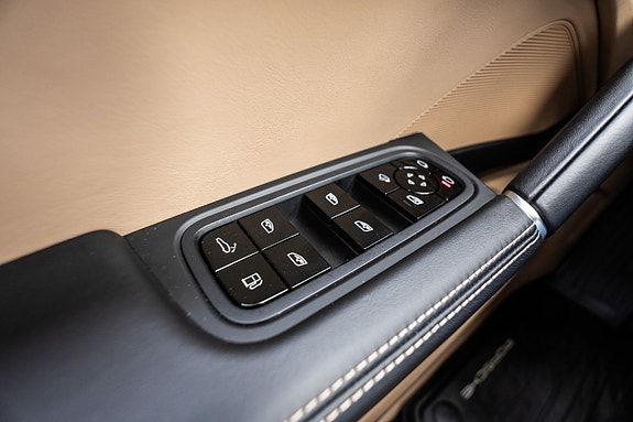 Porsche Cayenne 28 of 30