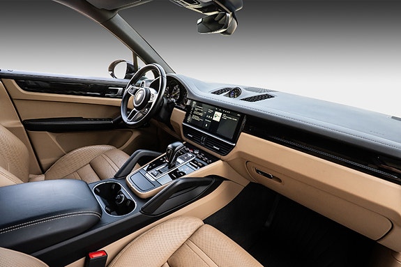 Porsche Cayenne 14 of 30